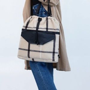 Beis Plaid Messenger Bag